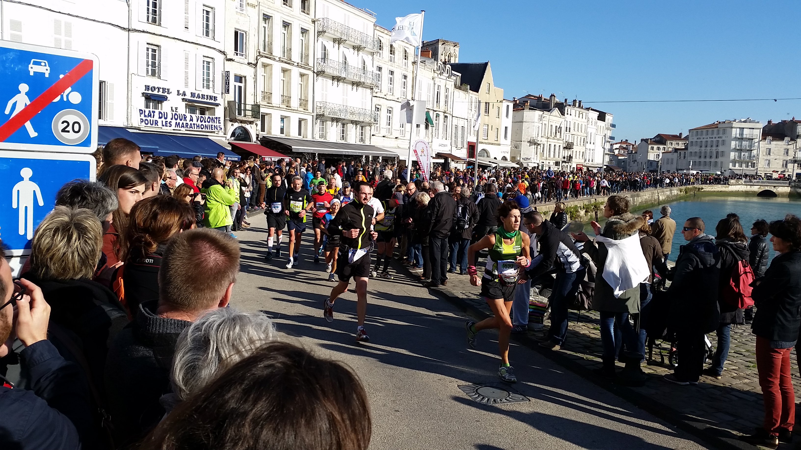 L'arrivée du marathon sur le Vieux Port de La Rochelle