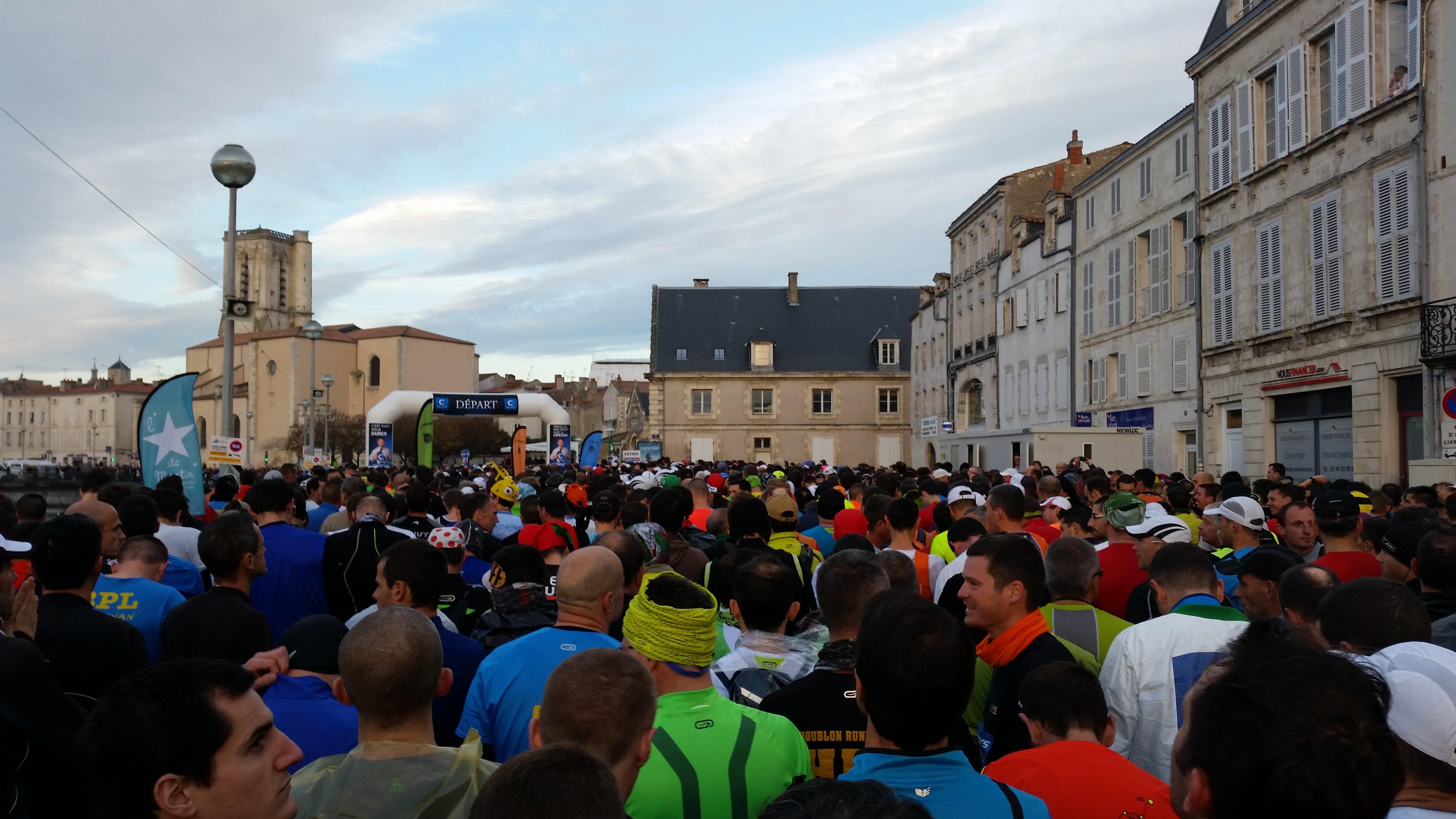 Sur les starting blocks au marathon de La Rochelle