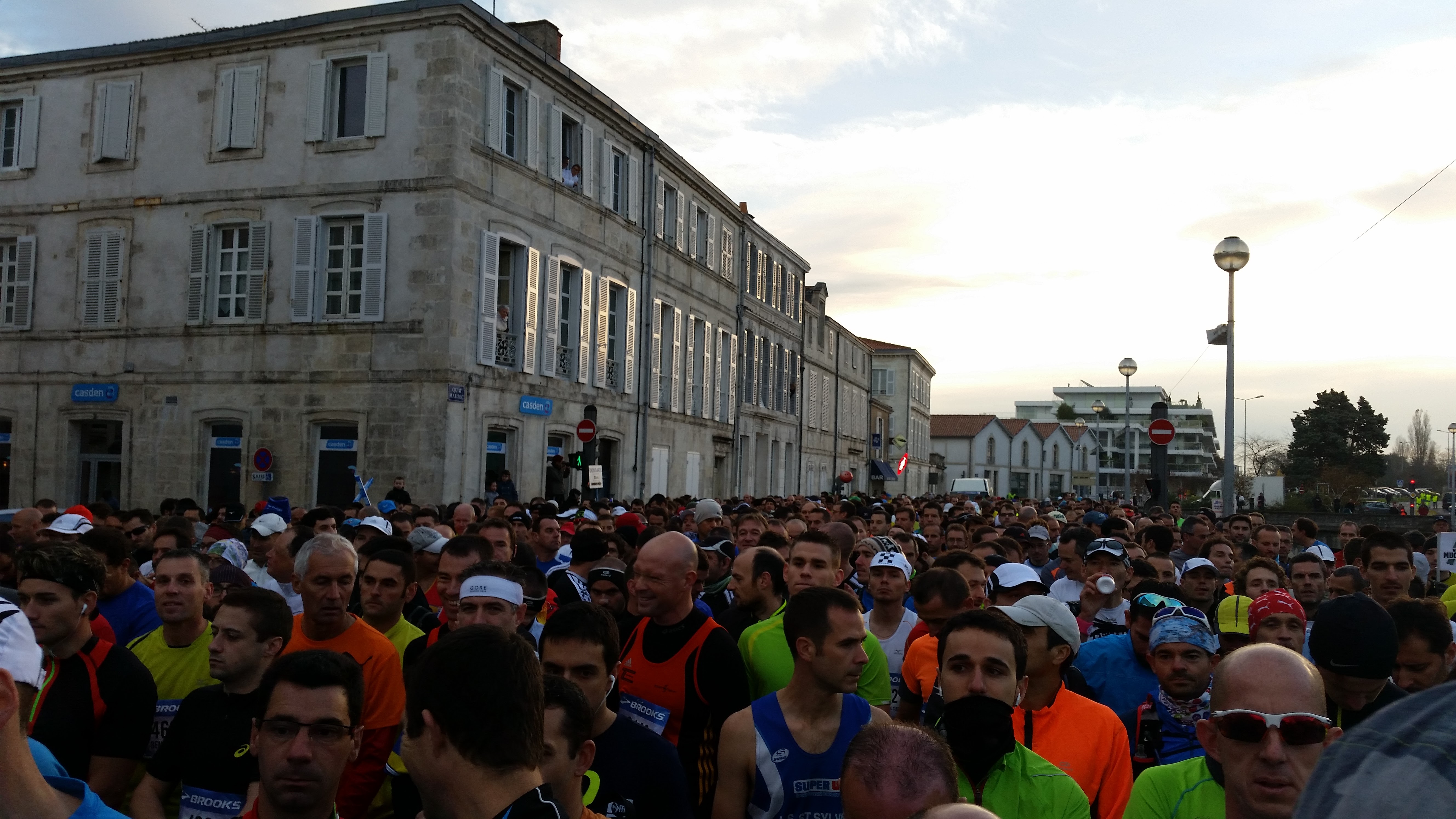 Sur les starting blocks au marathon de La Rochelle