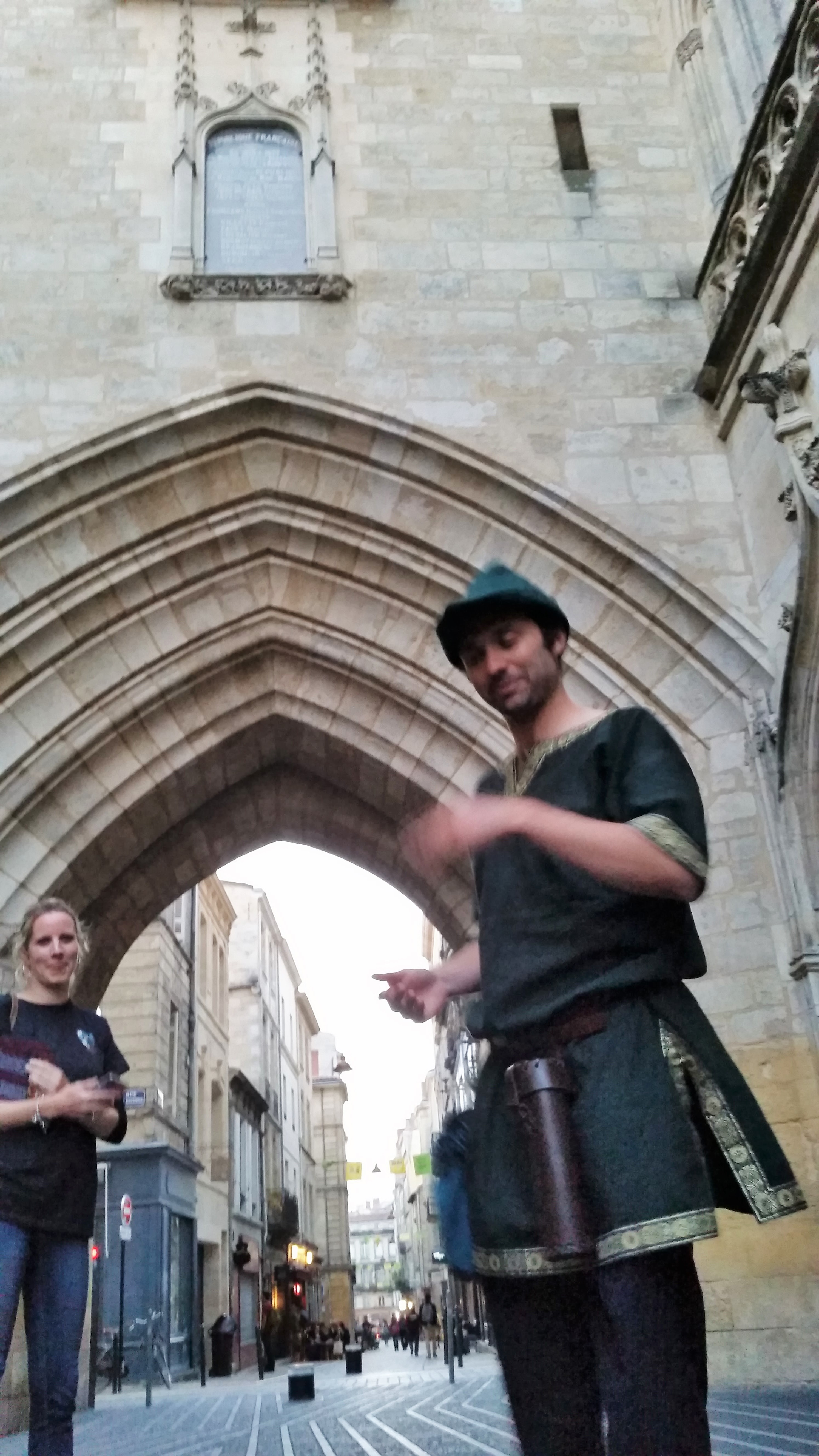 Visite de Bordeaux by night par le guide-troubadour