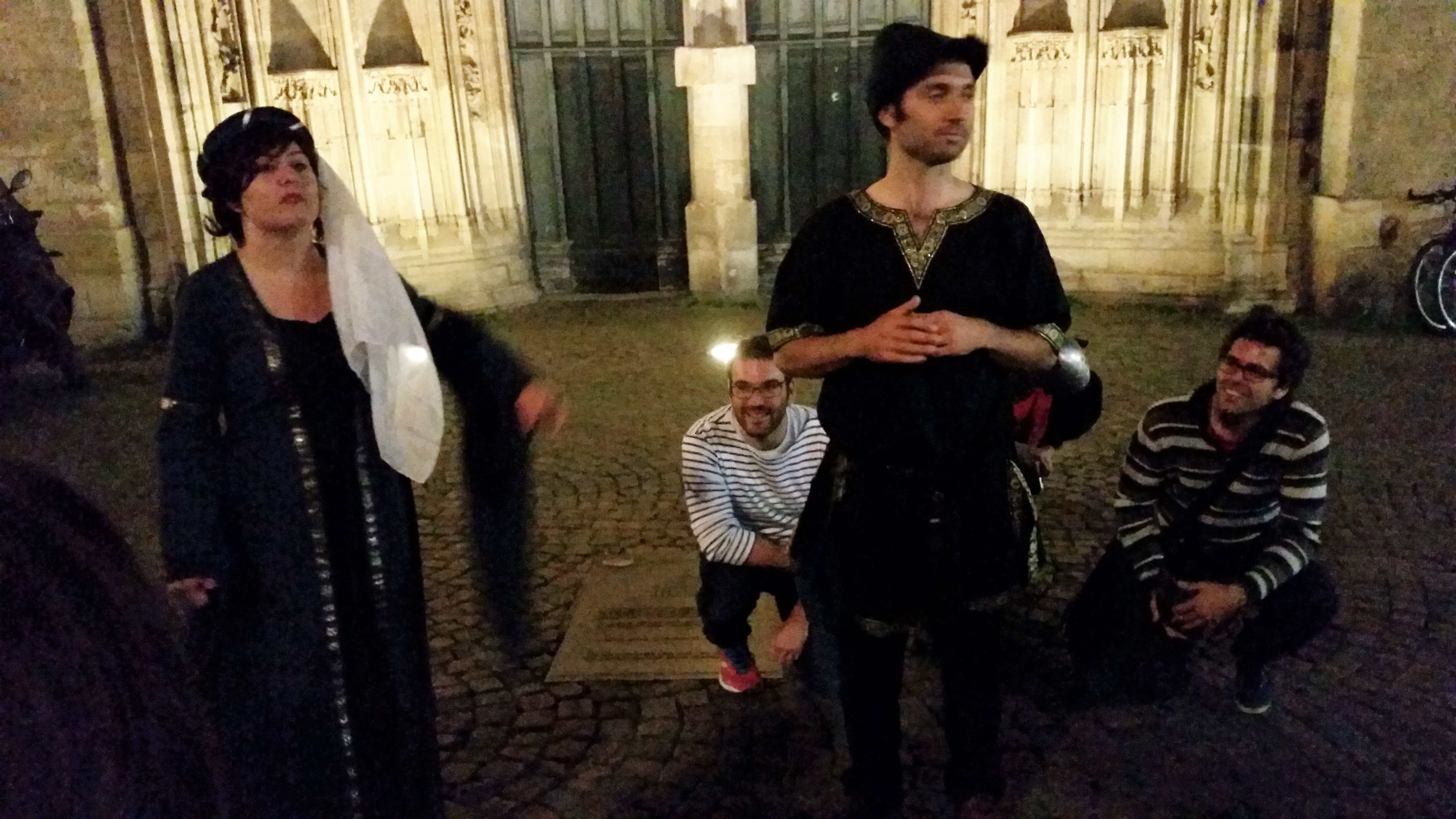 Même le public est acteur dans la visite de Bordeaux by night !